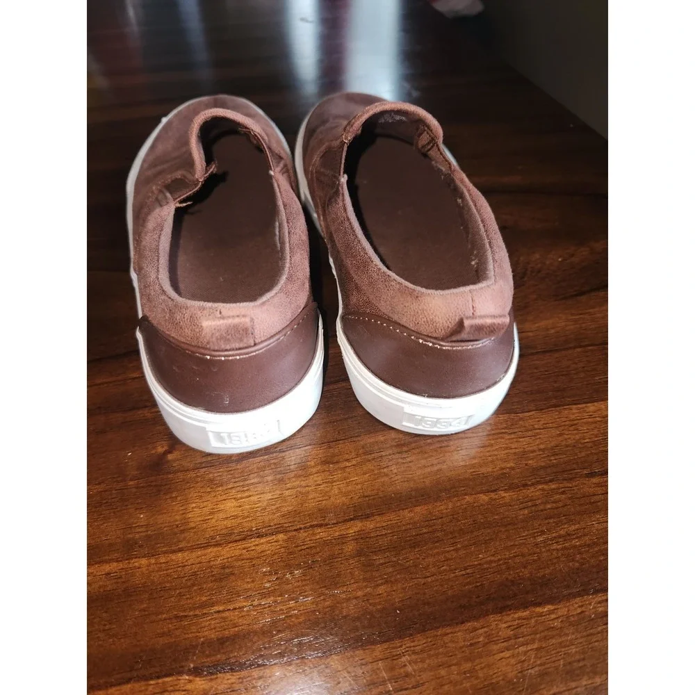 Old Navy Boys Brown Faux Leather Slip-On Sneakers. Big Boys size 2. Grade School